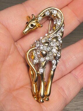 Giraffe Brooch Vintage Rhinestone Gold Tone Animal Pin 2.5”